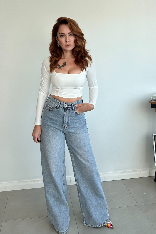 Beyaz Önü Büzgülü Bluz