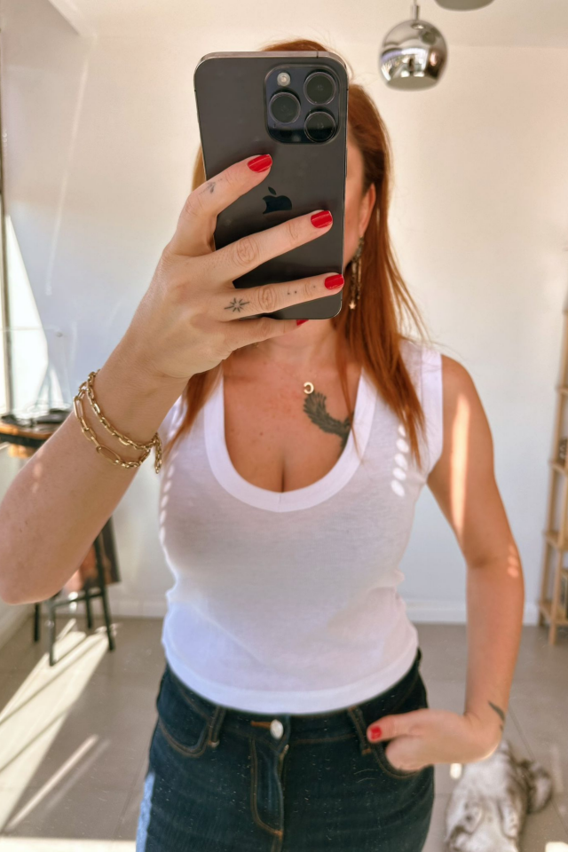 Beyaz Geniş V Yaka Basic Üst