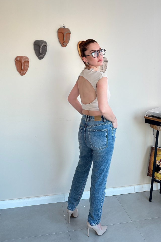 Sırt Detaylı Krem Crop