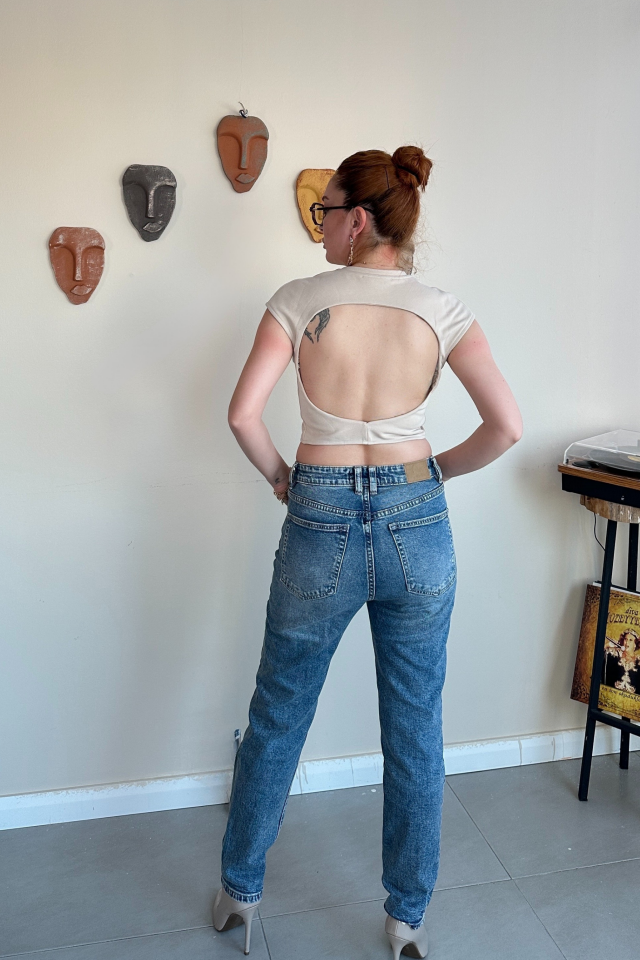 Sırt Detaylı Krem Crop
