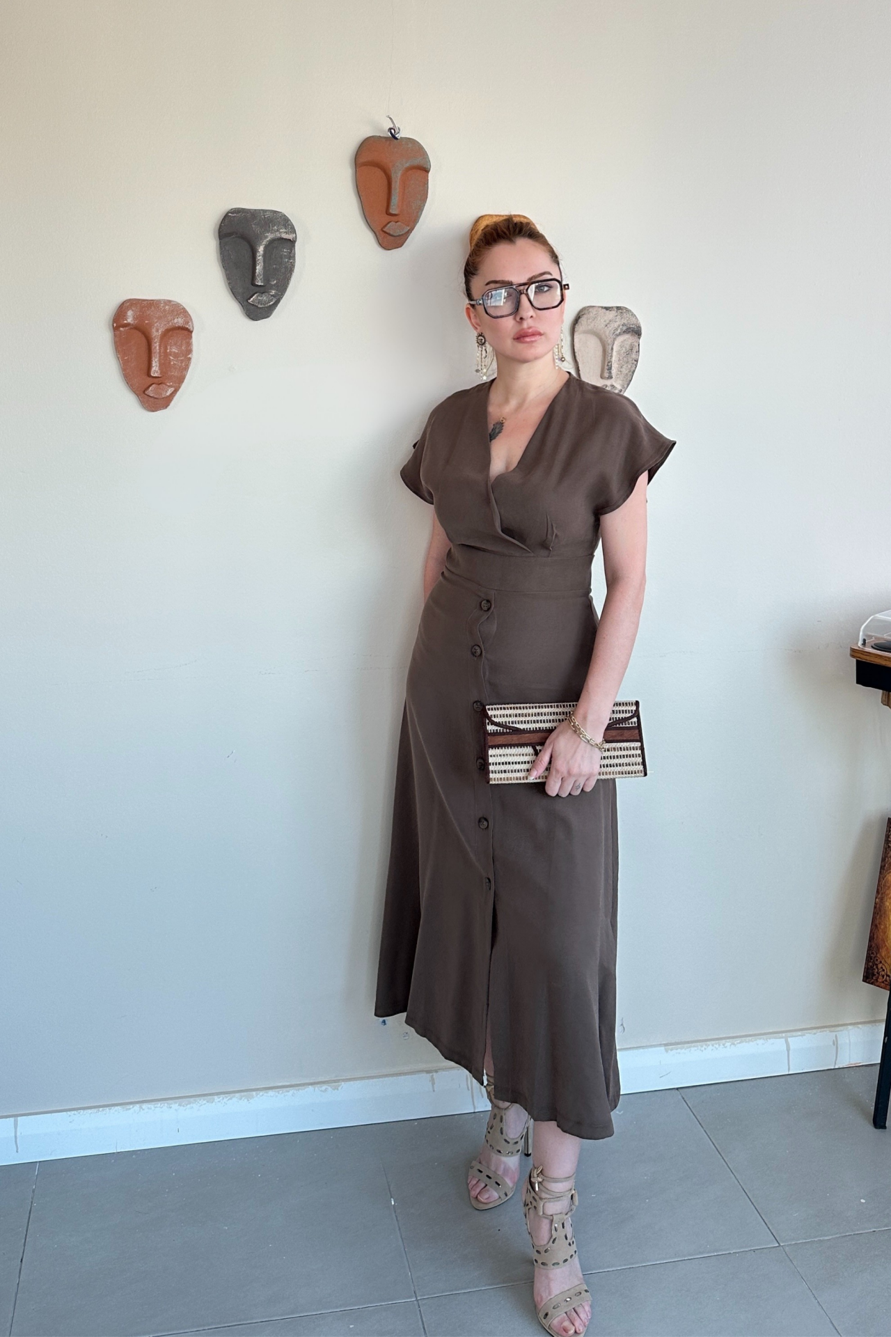 Kruvaze Yaka Kahverengi Elbise