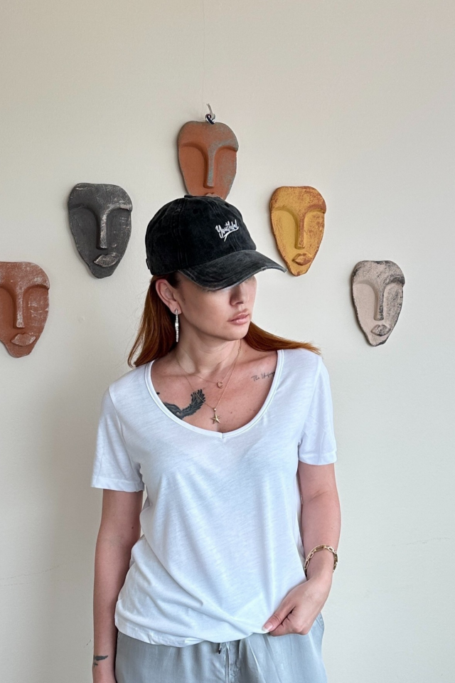 V Yaka Beyaz T-shirt