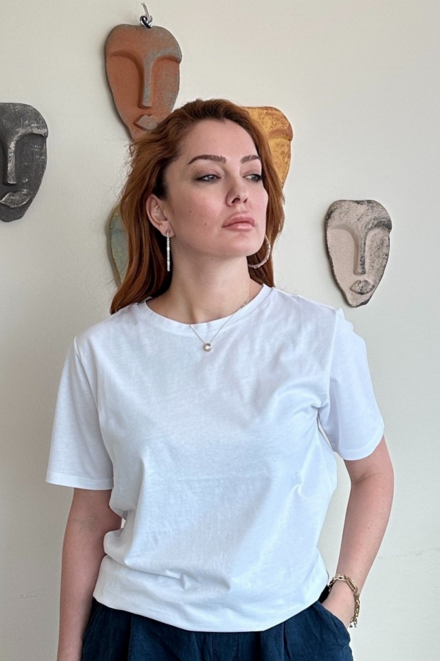 Bisiklet Yaka Beyaz T-shirt 01