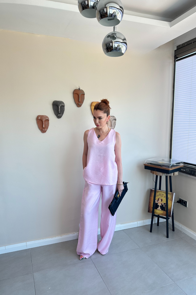 Pembe Kolsuz Bluz Pantolon Takım