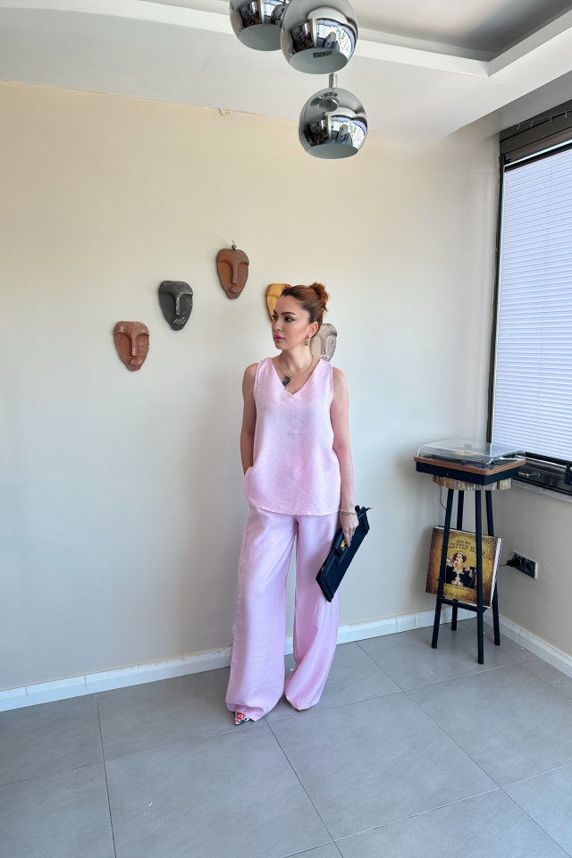 Pembe Kolsuz Bluz Pantolon Takım
