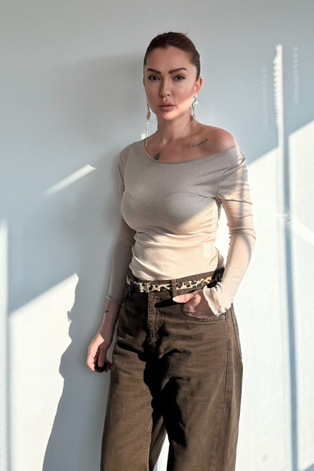 Bej Kayık Yaka Transparan Bluz