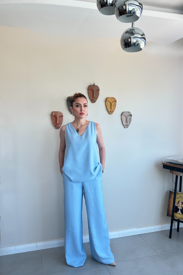 Mavi Kolsuz Bluz Pantolon Takım