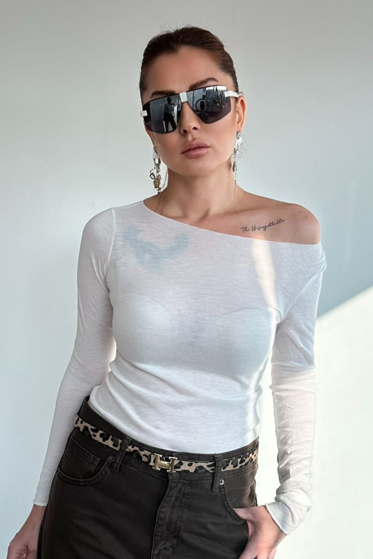 Beyaz Kayık Yaka Transparan Bluz