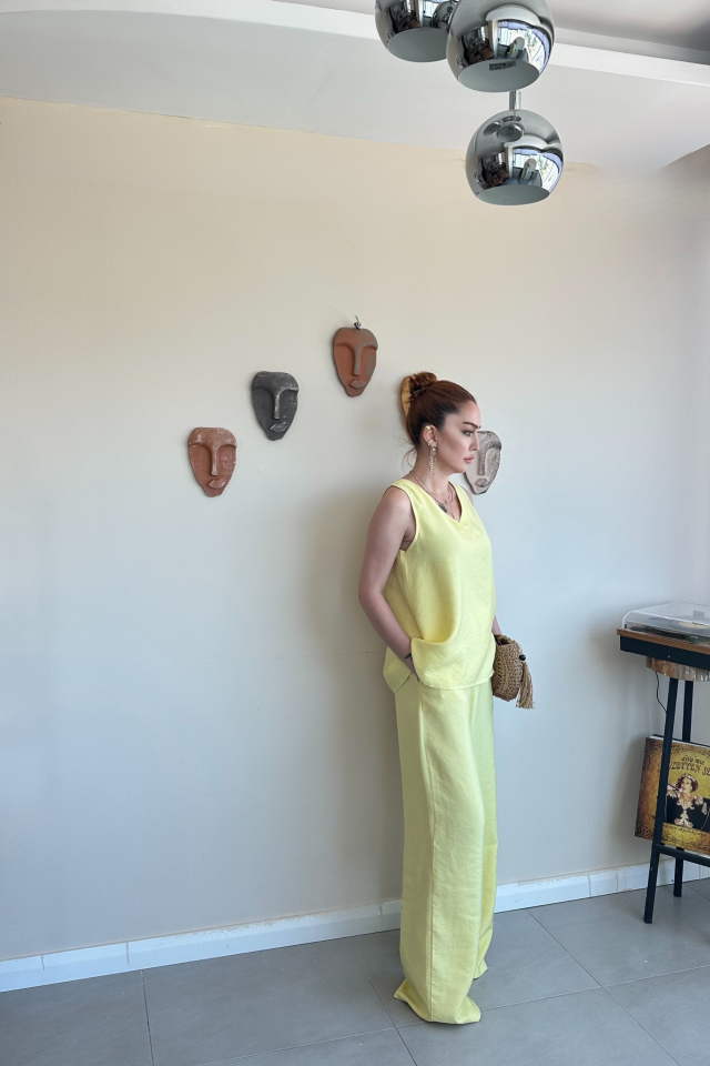 Sarı Kolsuz Bluz Pantolon Takım