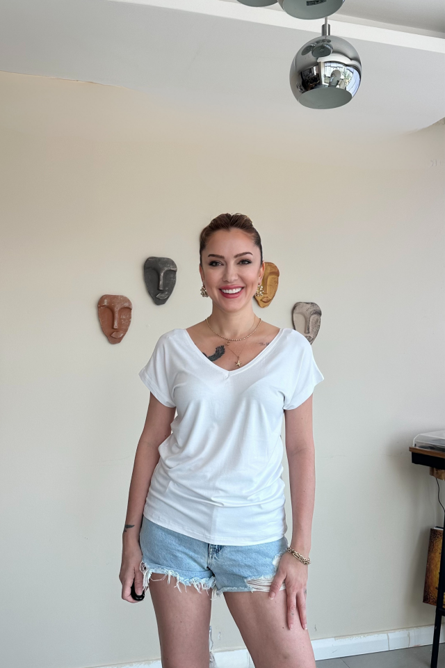 Beyaz Ön Arka V Yaka Tshirt