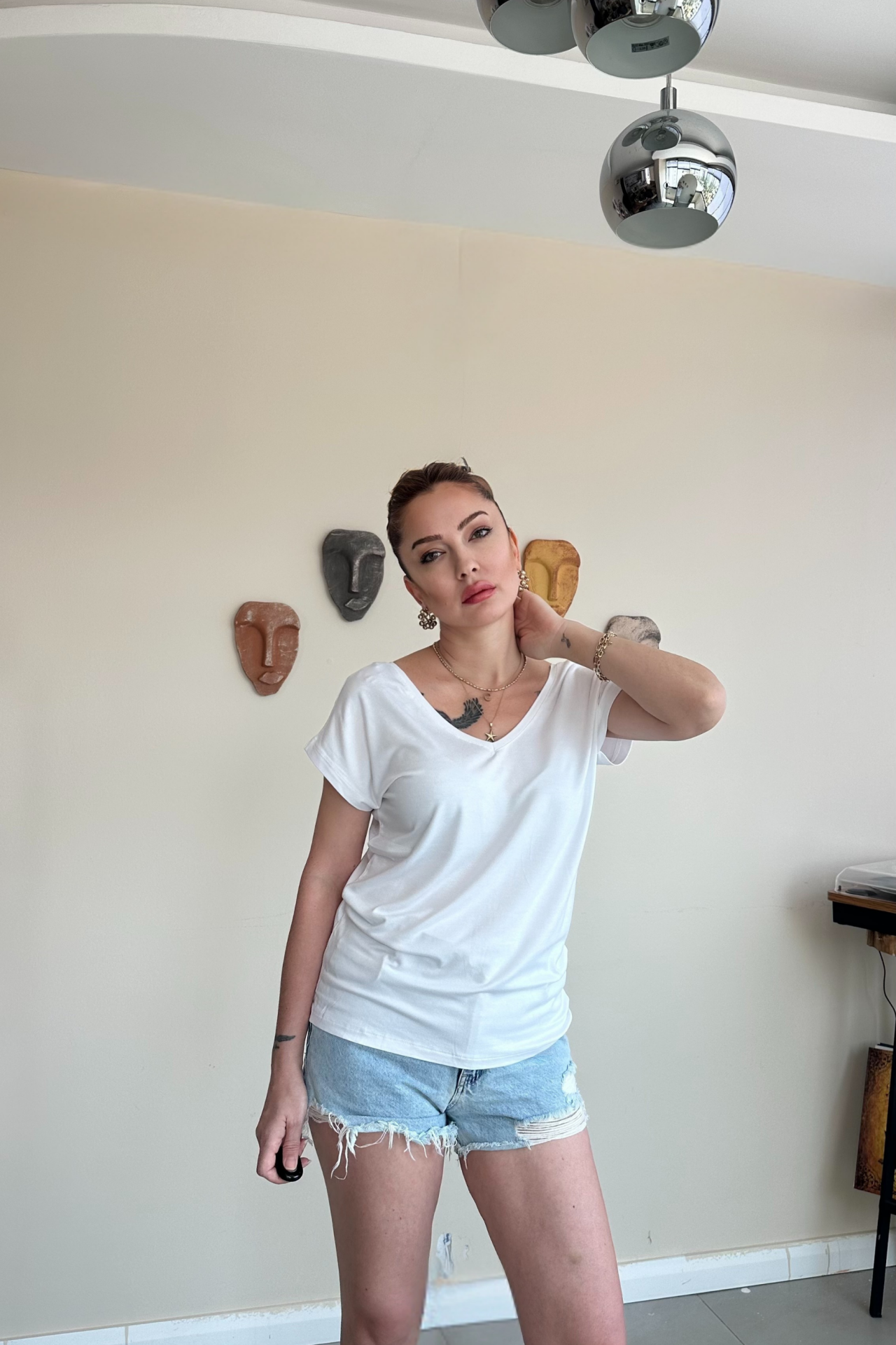 Beyaz Ön Arka V Yaka Tshirt