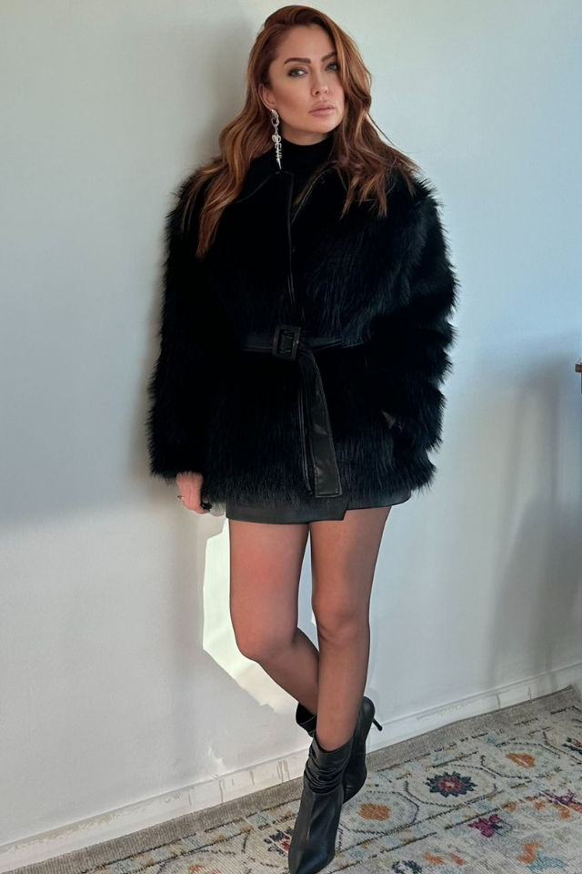 Deri Kuşaklı Siyah Kürk Mont