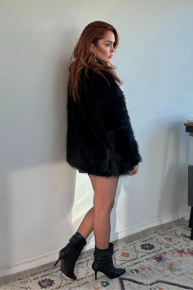 Deri Kuşaklı Siyah Kürk Mont