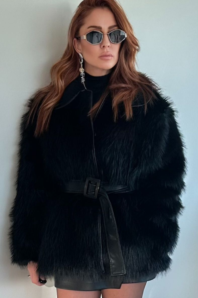 Deri Kuşaklı Siyah Kürk Mont