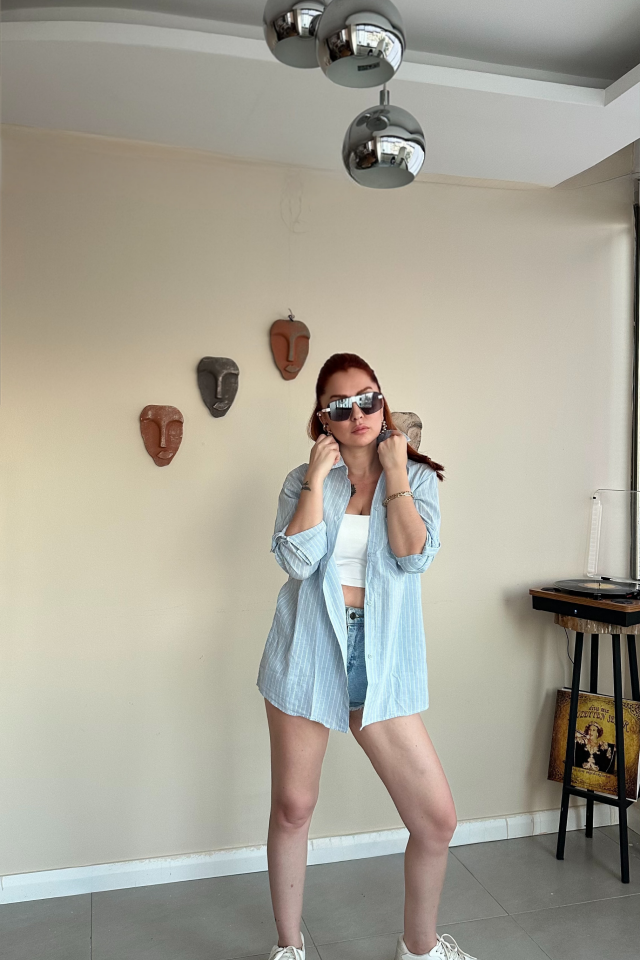 Açık Mavi Çizgili Gömlek