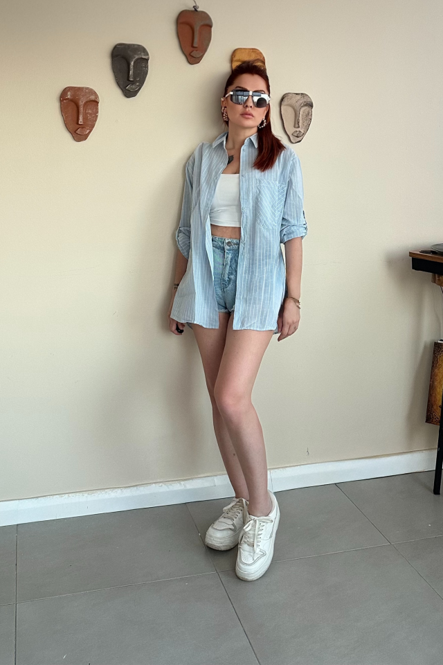 Açık Mavi Çizgili Gömlek