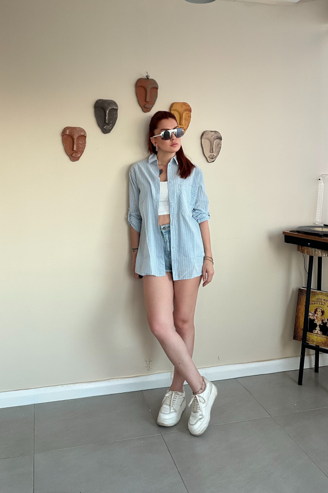 Açık Mavi Çizgili Gömlek