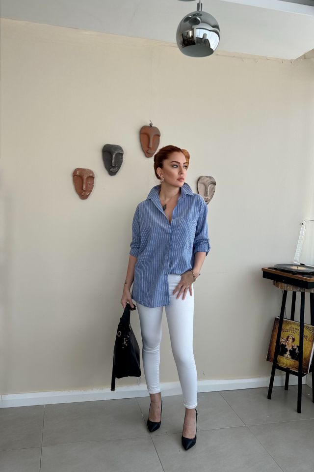 Mavi Çizgili Gömlek