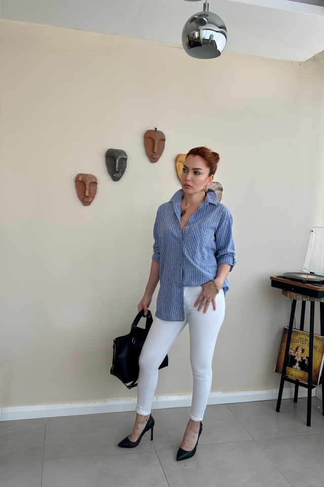 Mavi Çizgili Gömlek
