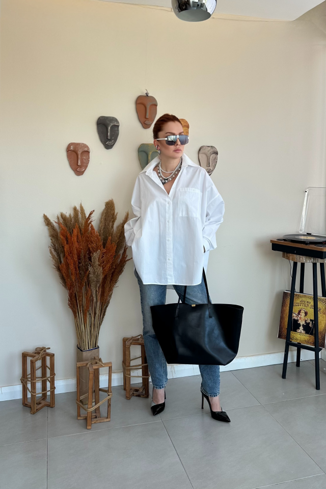 Beyaz Büyük Cepli Gömlek