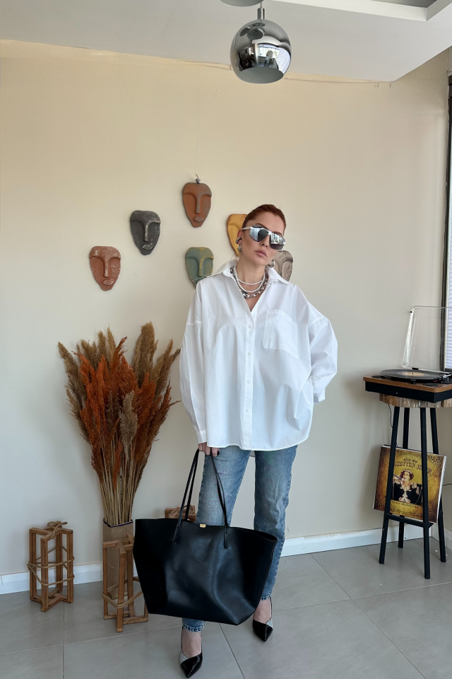 Beyaz Büyük Cepli Gömlek