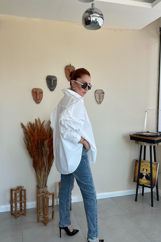 Beyaz Büyük Cepli Gömlek