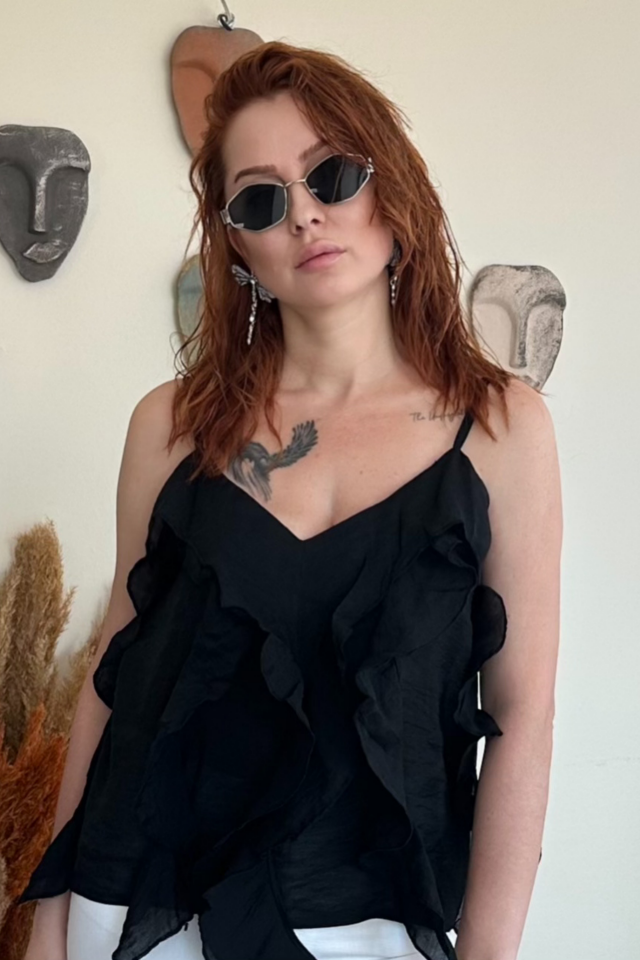 Siyah Fırfırlı Bluz