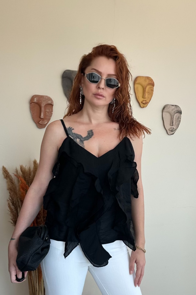 Siyah Fırfırlı Bluz