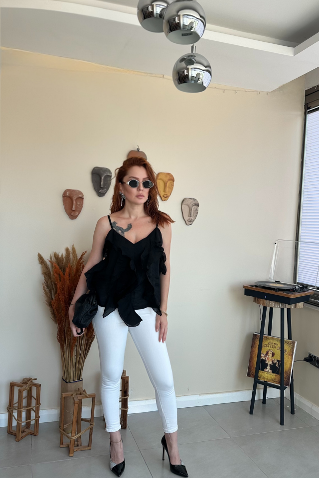 Siyah Fırfırlı Bluz