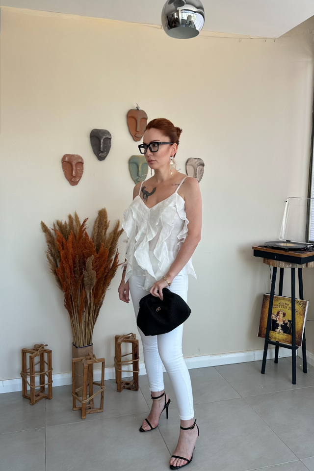 Beyaz Fırfırlı Bluz