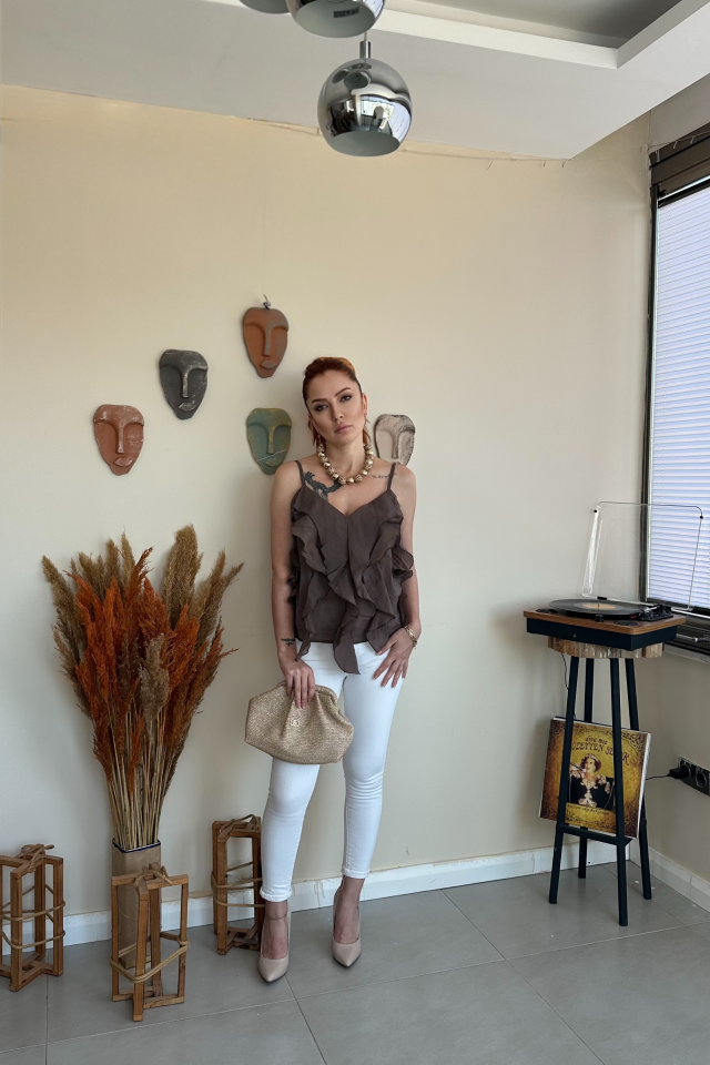 Kahverengi Fırfırlı Bluz