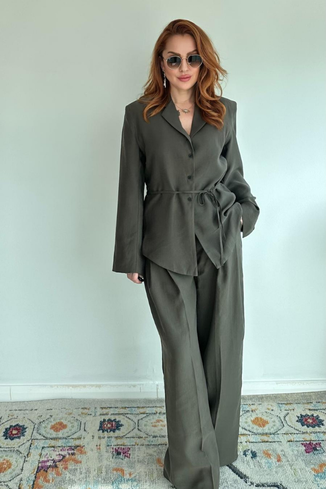 Haki Vatkalı Kuşaklı Ceket Takım