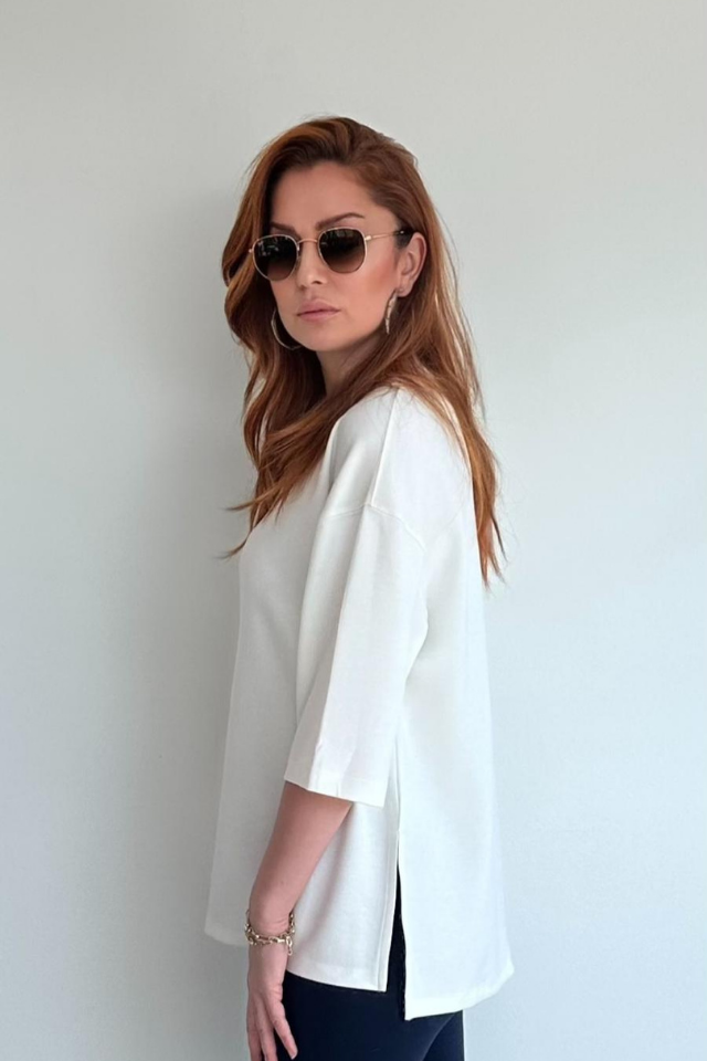 Beyaz Yanları Yırtmaçlı Basic Tişört