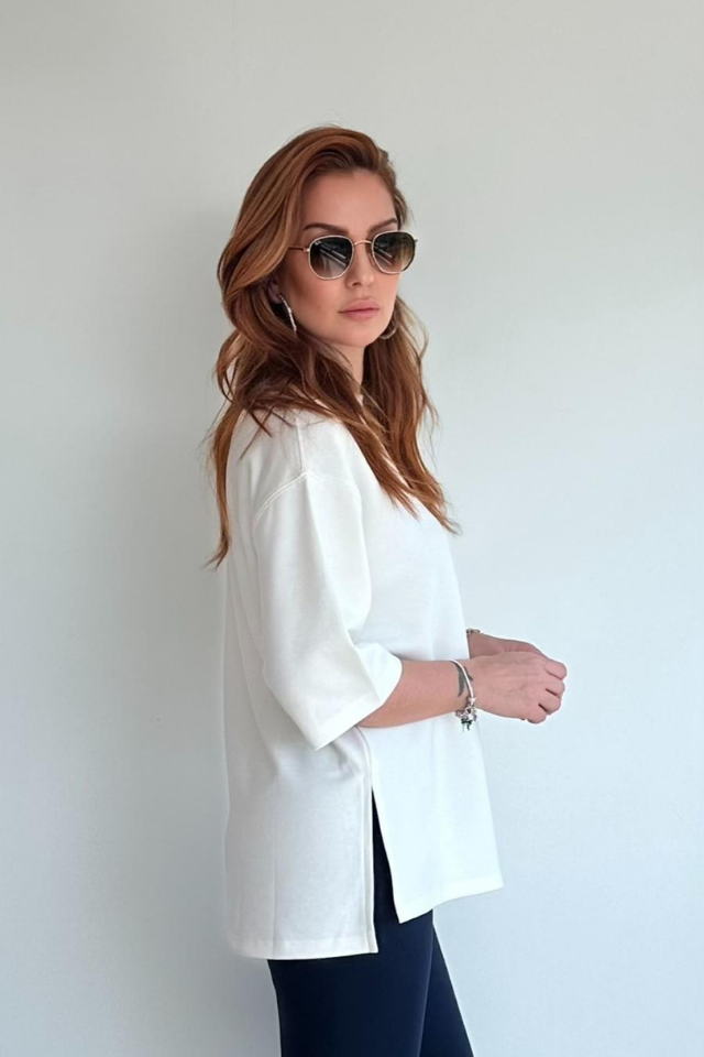 Beyaz Yanları Yırtmaçlı Basic Tişört