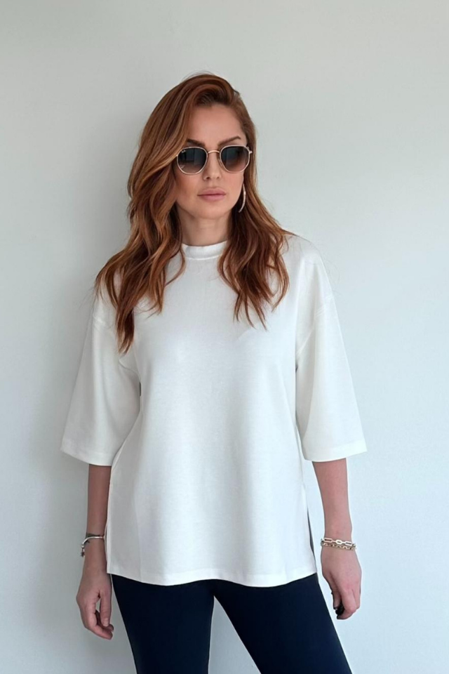 Beyaz Yanları Yırtmaçlı Basic Tişört