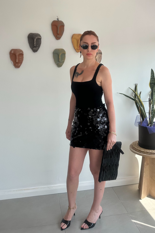 Siyah Pullu Mini Etek