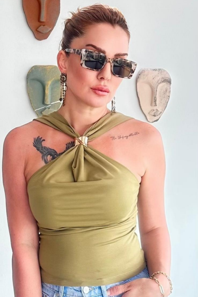 Gold Aksesuarlı Çağla Bluz