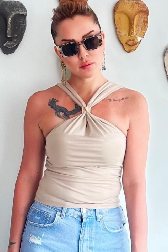 Gold Aksesuarlı Bej Bluz