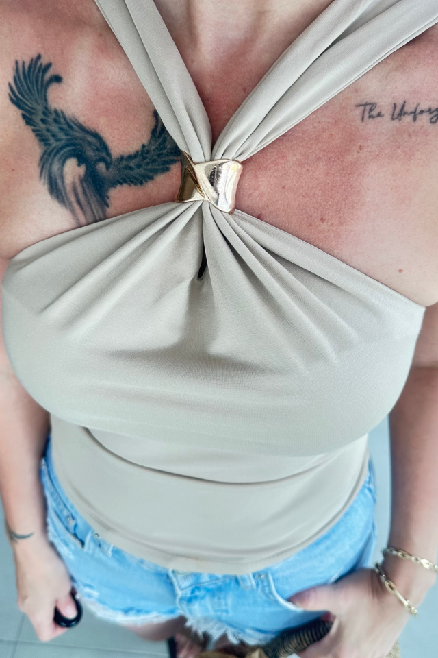 Bej Gold Aksesuarlı Bluz