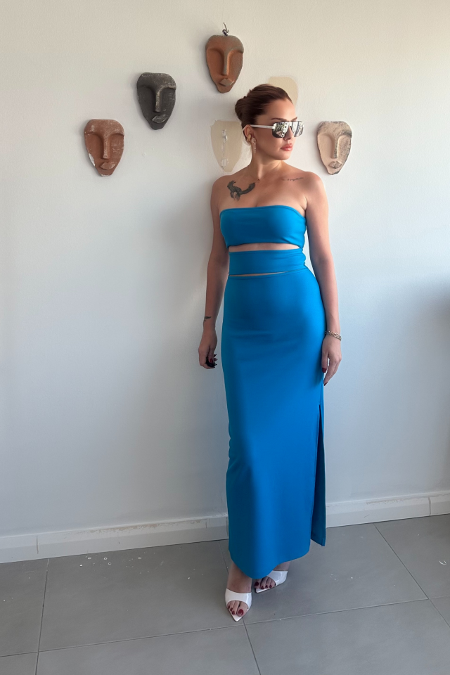 Saks Dekolteli Uzun Dar Elbise