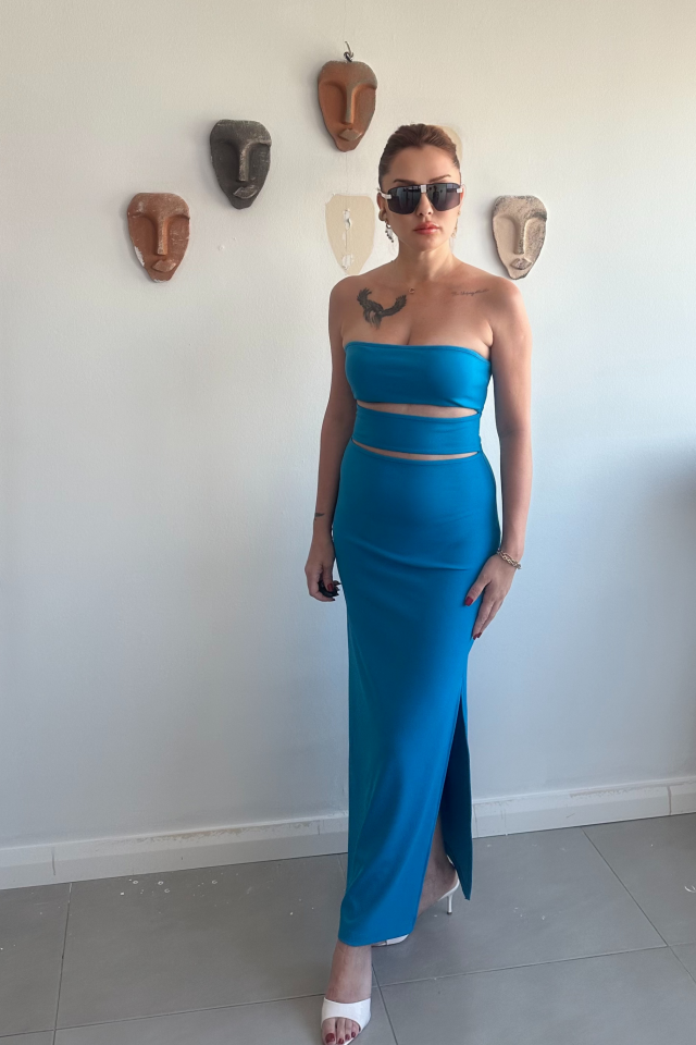 Saks Dekolteli Uzun Dar Elbise