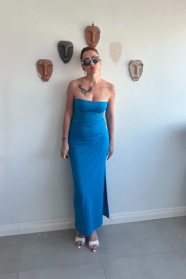 Saks Dekolteli Uzun Dar Elbise