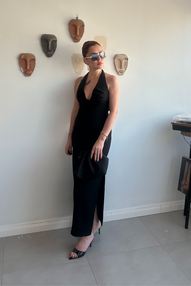 Siyah Boyundan Bağlamalı Dekolte Elbise