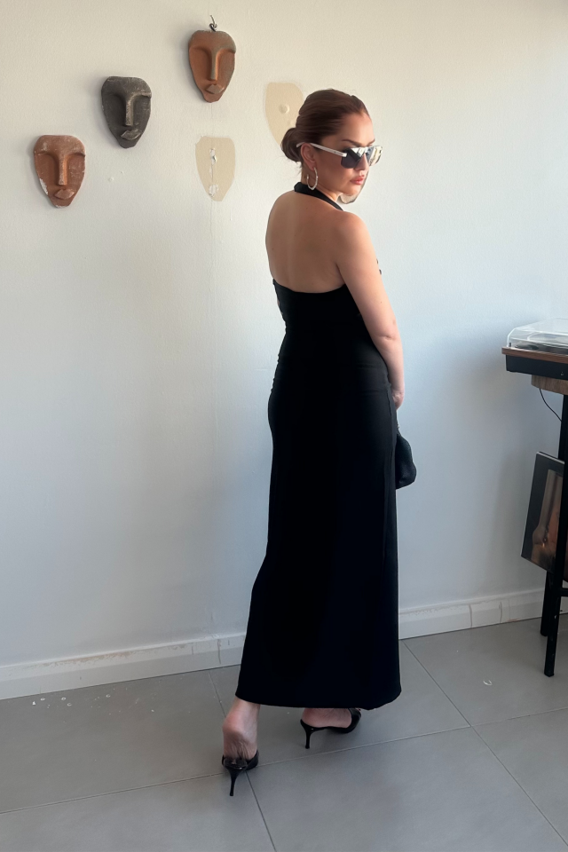 Siyah Boyundan Bağlamalı Dekolte Elbise