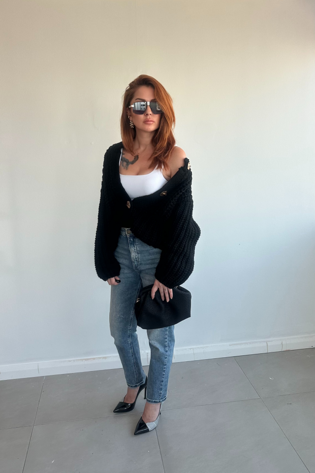 Gold Düğmeli Siyah Hırka