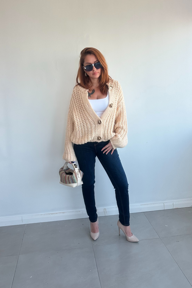 Gold Düğmeli Krem Hırka