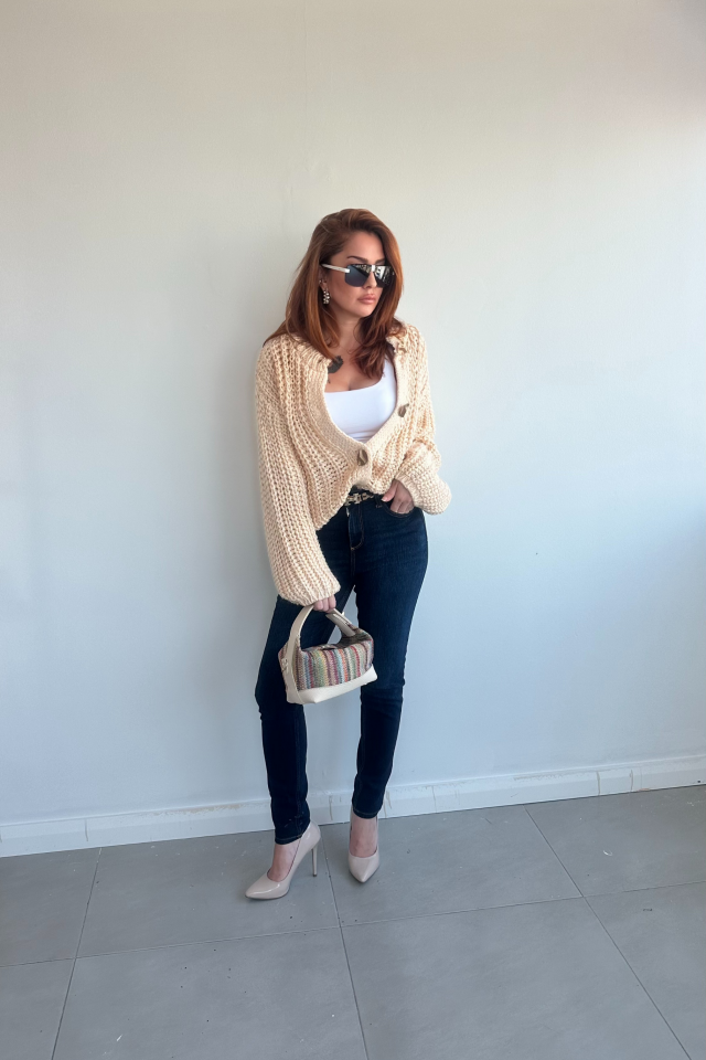 Gold Düğmeli Krem Hırka