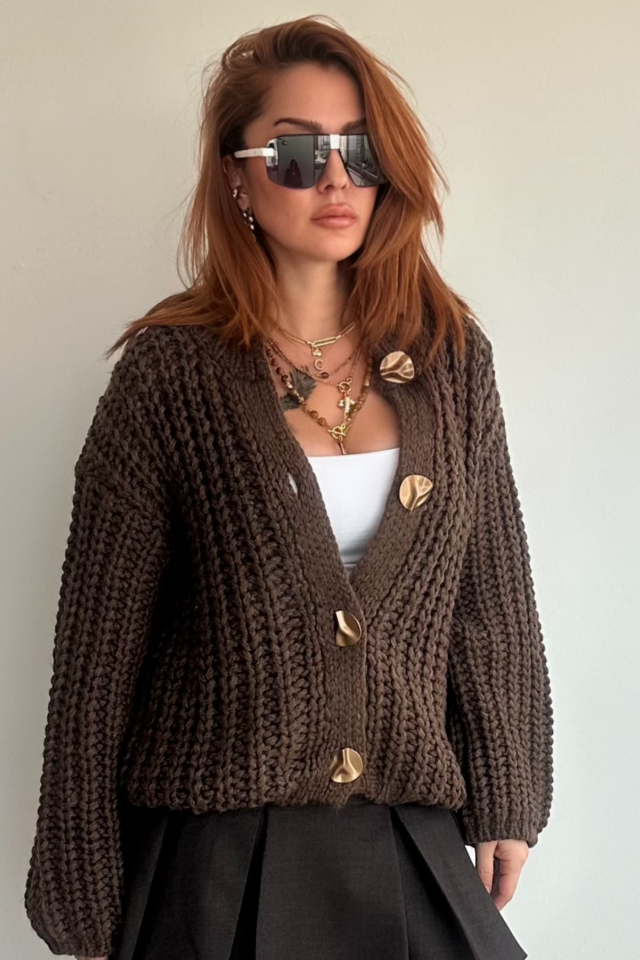 Gold Düğmeli Kahverengi Hırka