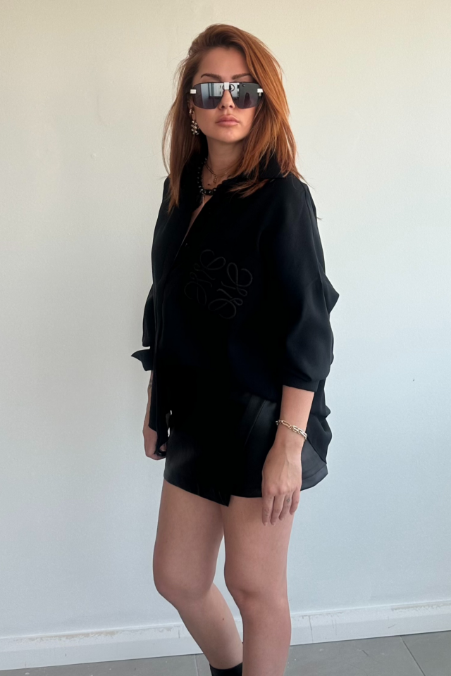 Siyah Cep Nakışlı Gömlek