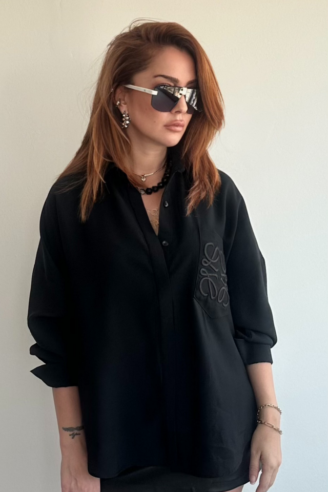 Siyah Cep Nakışlı Gömlek